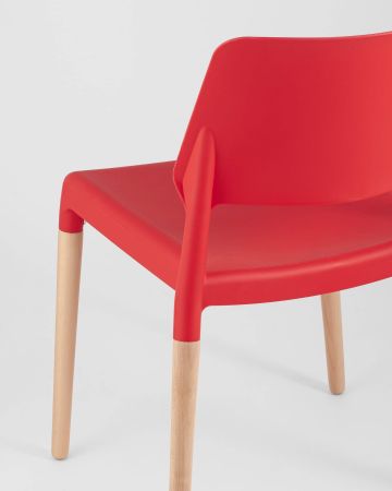 Стул BISTRO красный пластик ножки из дерева