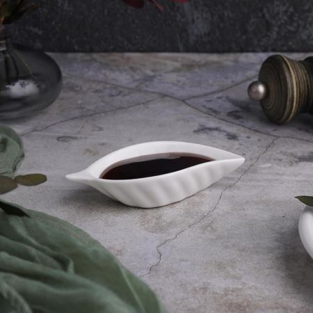 Соусник  20 мл 10*4,5 см h2 см "Лист" овальный белый фарфор P.L. Proff Cuisine [16]