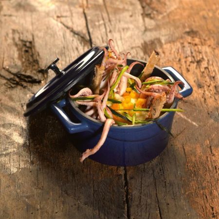 Кастрюля для подачи 14 см 500 мл круглая с крышкой чугун. красная LAVA